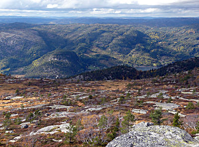 Fil:Årdalsknapen, utsikt vest.jpg