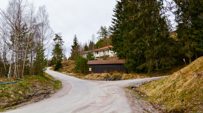 Fil:Fosstveitlia Birketveit Iveland 010516.jpg