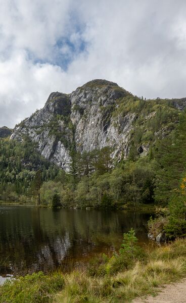 Fil:Stol Laugardalen Valle 120925.jpg