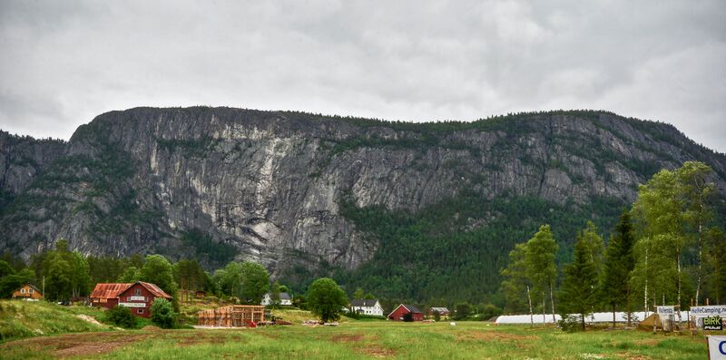 Fil:Straumsfjellet Straume Valle 070715-3.jpg