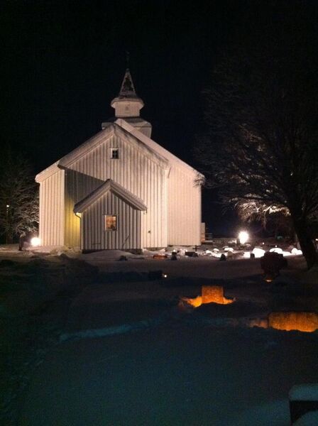 Fil:Valle kyrkje julaften 2012.jpg