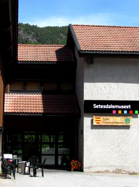 Fil:Valle, Setesdalsmuseet inngang Wcr.JPG