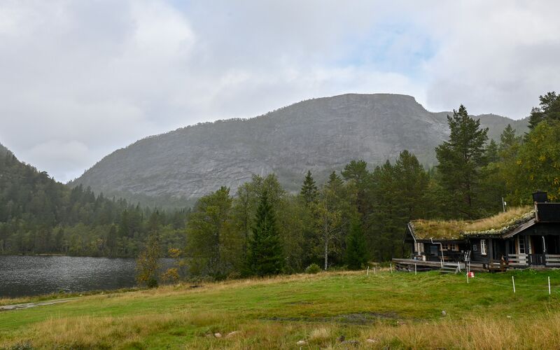 Fil:Nørdstestøylfjellet Laugardalen Valle 120925.jpg
