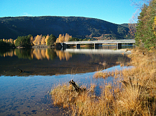 Fil:Senumsund bru 2004.jpg
