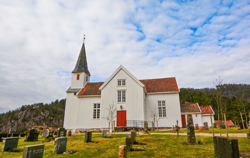 Fil:Laudal kyrkje 010417-3.jpg