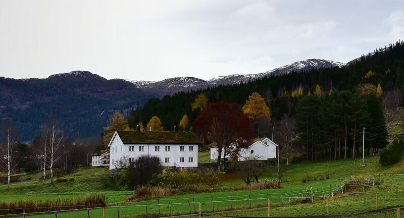 Fil:Valle prestegard 271017.jpg