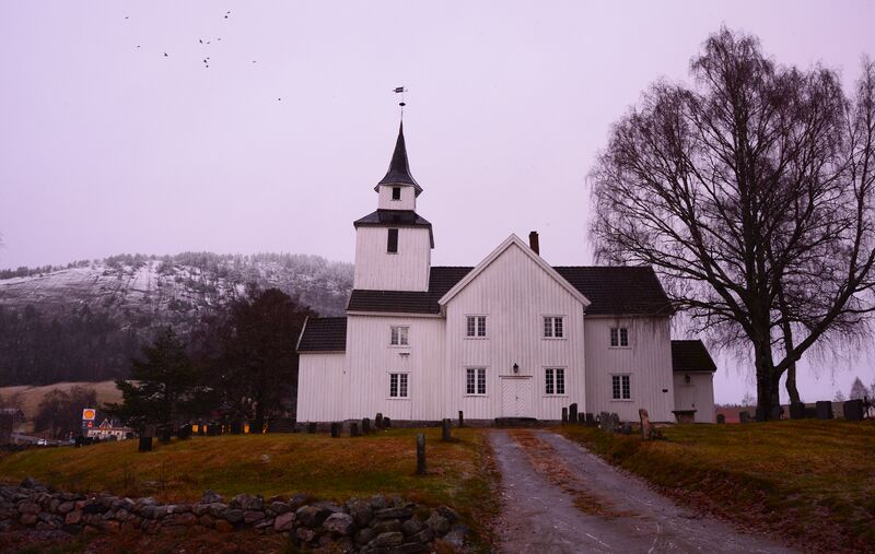 Fil:Bygland kyrkje 241216.jpg