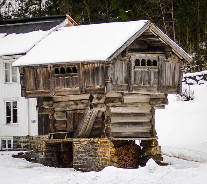 Fil:Oppigard Helle-loftet 180217-3.jpg