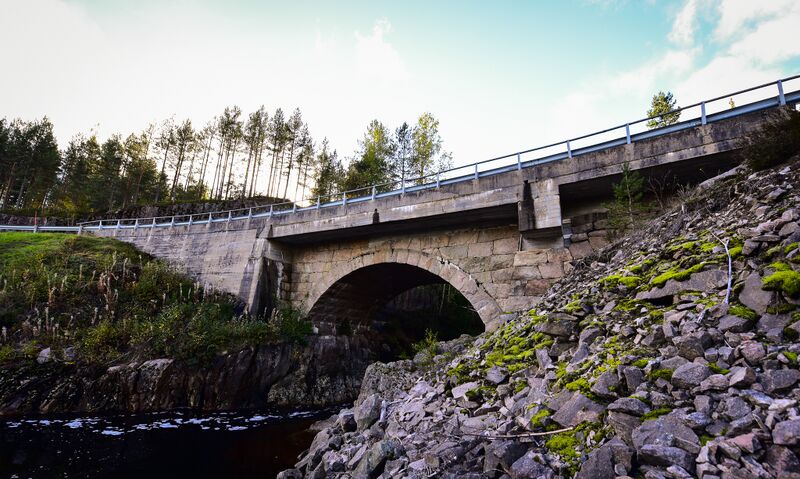 Fil:Kjetsåbrua Fv-42 260918 (2).jpg