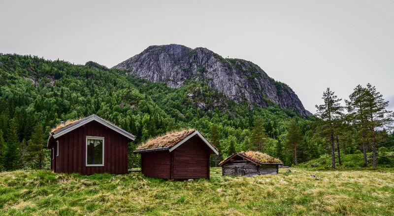 Fil:Riskefjell Hylesdalen Valle 150618-3.jpg