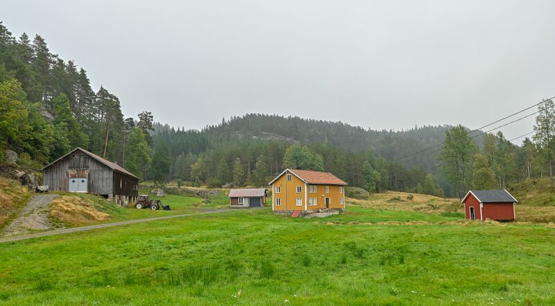 Fil:Løland Iveland 100925.jpg