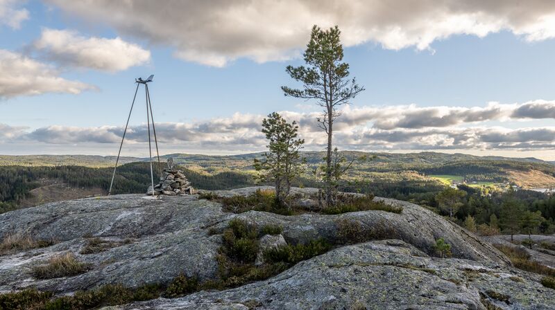 Fil:Bytingstadknuten Hægeland 260925.jpg