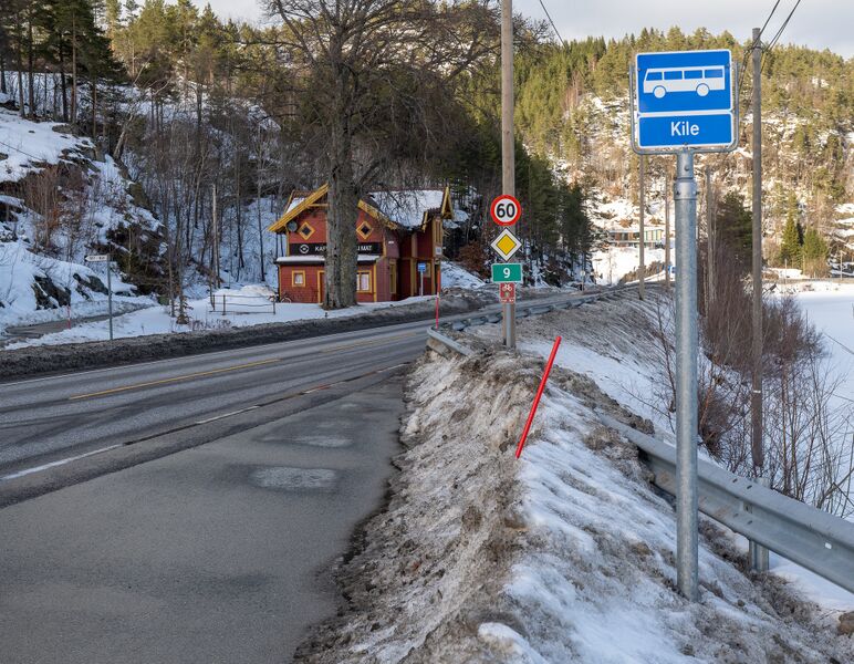 Fil:Kile bussholdeplass Hægeland 270226.jpg