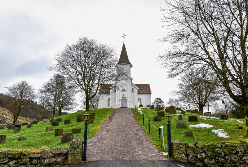 Fil:Øvrebø kyrkje 061217-2.jpg