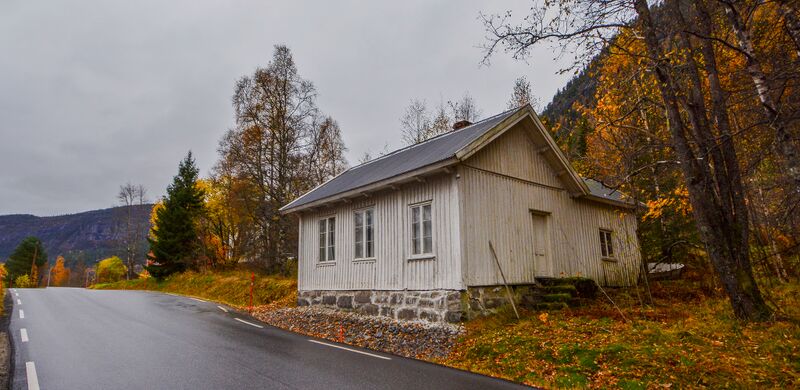 Fil:Skomedal skulehus 251016-3.jpg