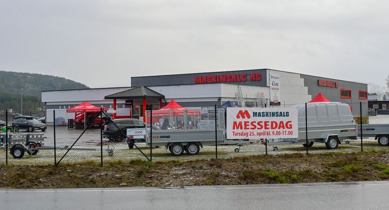 Fil:Maskinsalg Evje 250424-2.jpg