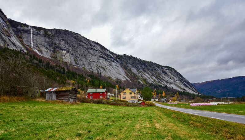 Fil:Steinsland Valle 271017-3.jpg