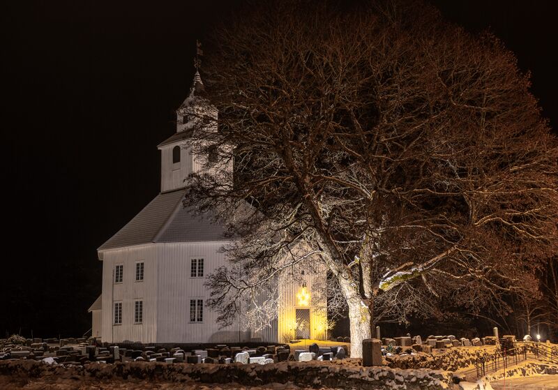 Fil:Hornnes kyrkje 041223.jpg