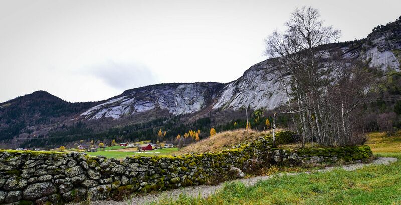 Fil:Nomelandshaugen Valle 271017-3.jpg