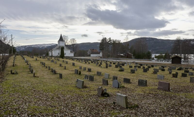 Fil:Årdal kyrkjegard Grendi 230326.jpg