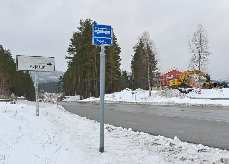 Fil:Evjetun bussholdeplass 190126.jpg
