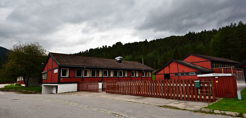 Fil:Hylestad skule 200816.jpg