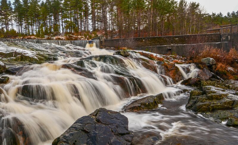 Fil:Tveitåna foss 081214 (3)-3.jpg