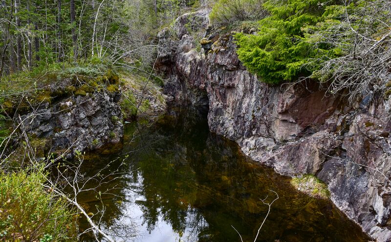 Fil:Møyberglia feltspatgruve Evje 200520.jpg