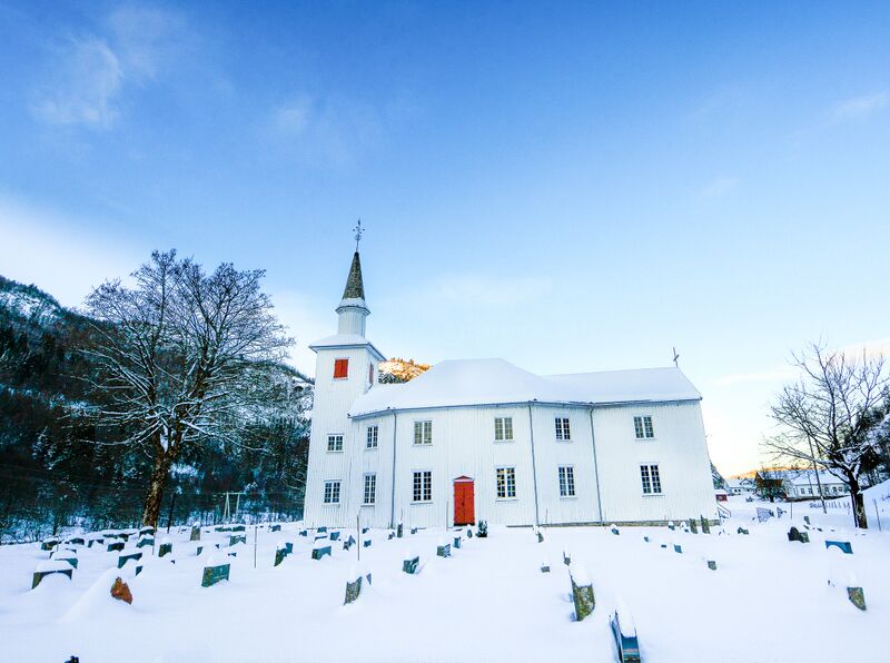 Fil:Hægebostad kyrkje 160116 (3)-2.jpg
