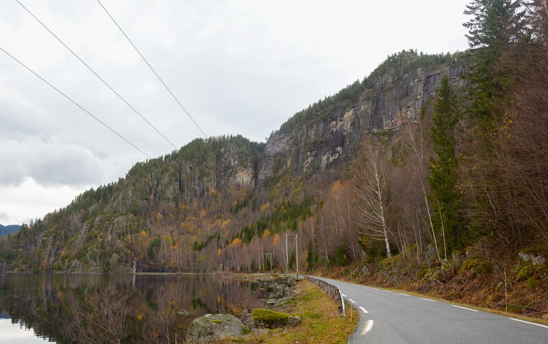 Fil:Åraksvegen Heddeneset 271017.jpg