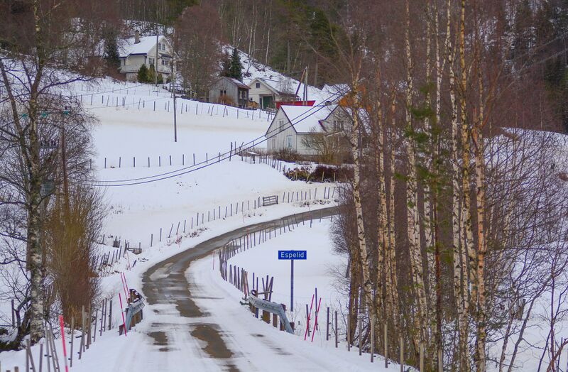 Fil:Austegardsvegen Espelid 260217.jpg