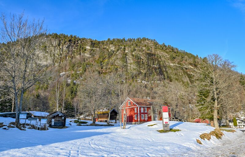 Fil:Fennefoss museum 060225-2.jpg