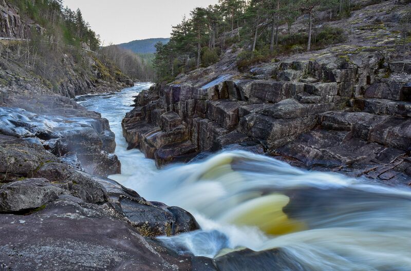 Fil:Heddefossen Mandalselva Åseral 080420.jpg