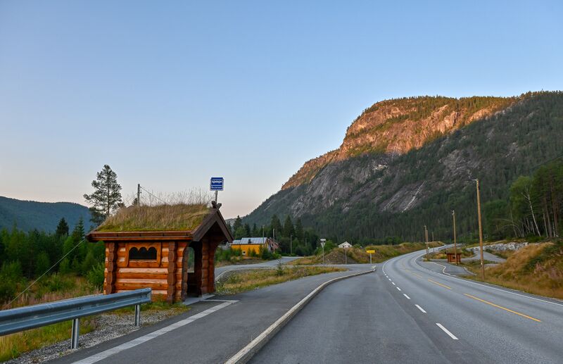 Fil:Besteland bussholdeplass 190825-2.jpg