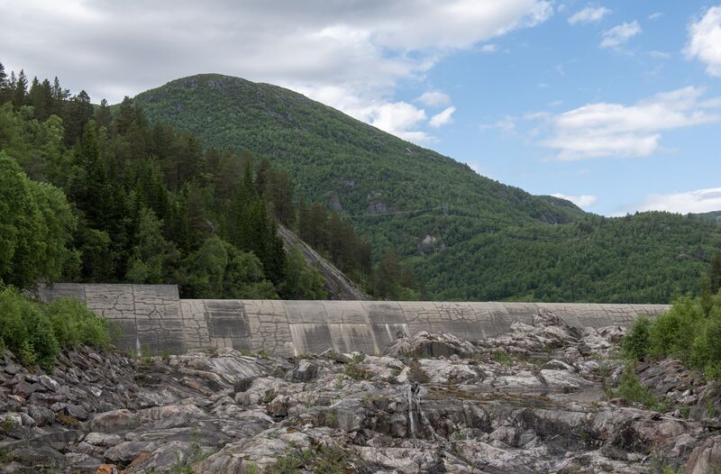 Fil:Dam Botsvatn overløpsdammen 280626.jpg