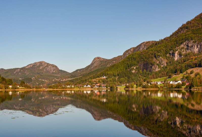 Fil:Eiken - Bryggeså 200924.jpg