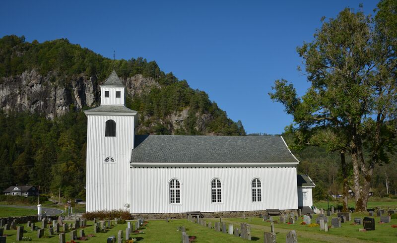Fil:Kvås kirke 200924 (2)-2.jpg